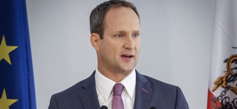 Strolz bei Pressekonferenz