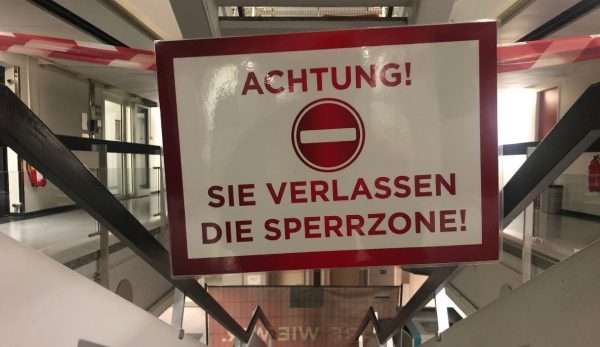 Schild "Sie verlassen die Sperrzone"