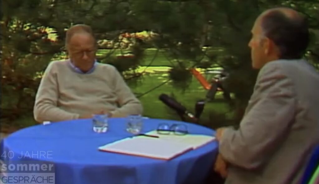 Bruno Kreisky und Franz Kreuzer beim Sommergespräch 1981 im Garten der Kreisky-Villa