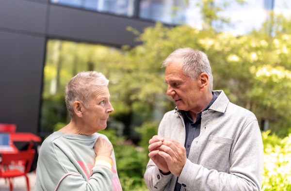A.W. und Andrea Kdolsky vor dem Ö1-Haus